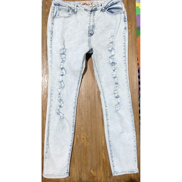 Judy Blue Denim - Judy Blue Women's Size 2XL Blue Distressed Tapered Leg Light Wash Denim